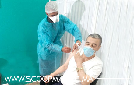 فيديو: الوالي "الشواي" في مقدمة لائحة المستفيدين من التلقيح ضد كورونا بمقر ولاية أمن سطات