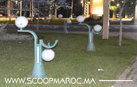 فيديو: بالدليل.. المجلس الإقليمي لسطات يهدر المال العام على مصابيح تعطلت قبل تسليمها للمجلس البلدي