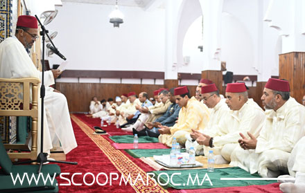 في أجواء إيمانية مهيبة.. عامل إقليم سطات يترأس بمسجد المسيرة حفلاً دينياً إحياءً لذكرى المولد النبوي الشريف